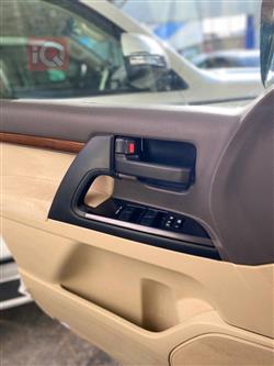 تۆیۆتا لاند کروزەر